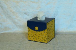 boite-mouchoirs-cubique-bleu-daisy-jaune-001